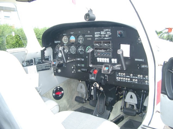 piper_pa28_cockpit